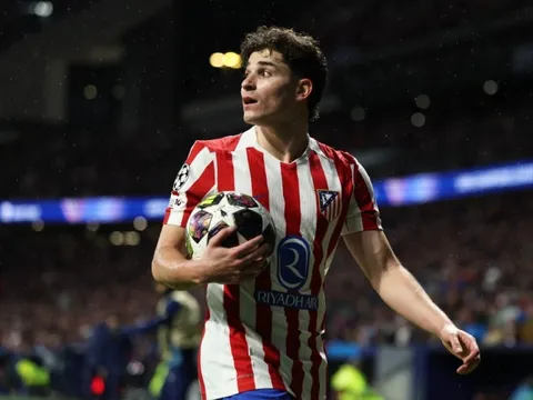 Alvarez nói một câu khiến Atletico lo lắng
