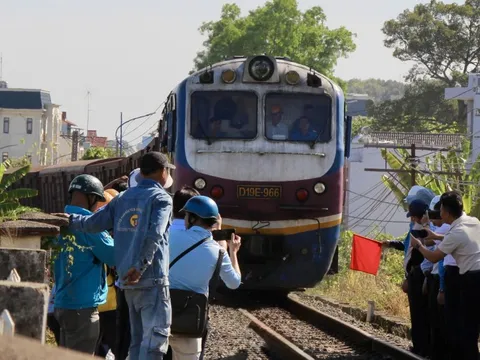 Khôi phục tuyến đường sắt Bắc-Nam sau sự cố cầu Ghềnh