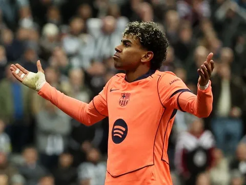 Barcelona sống nhờ đôi chân Yamal