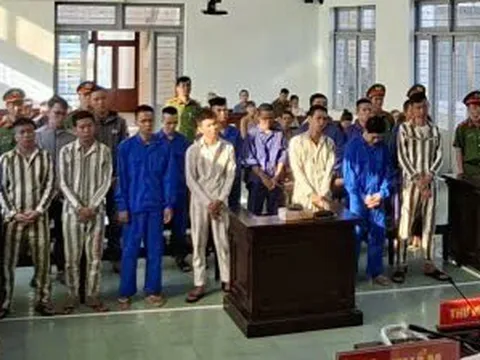 Lâm Đồng: Hỗn chiến giữa đêm trên cầu Dục Thanh, 15 bị cáo phải trả giá