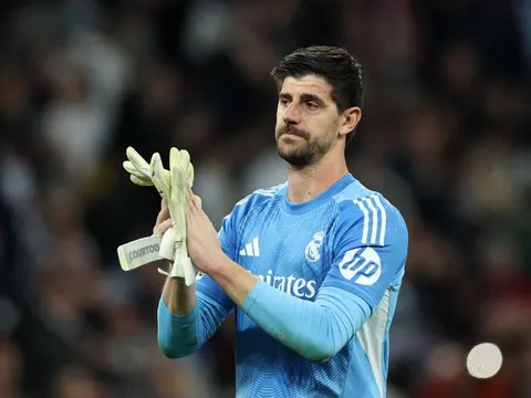 Courtois phá kỷ lục Champions League