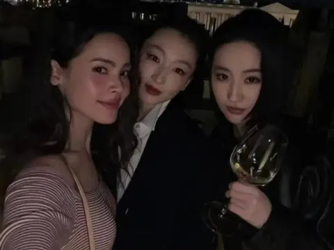 Thần thái sang chảnh của Lưu Diệc Phi tại bữa tiệc ở Tuần lễ thời trang Paris