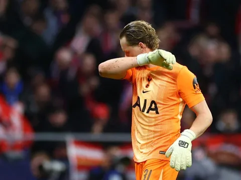 Kinsky sai một, Tudor sai mười lần