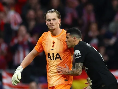 Kinsky nói gì sau 17 phút thảm họa ở Champions League?