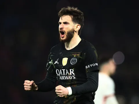 Kvaratskhelia đáp trả sau màn ăn mừng của Enzo Fernandez