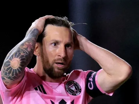 Messi chưa thể chạm mốc 900 bàn thắng như Ronaldo