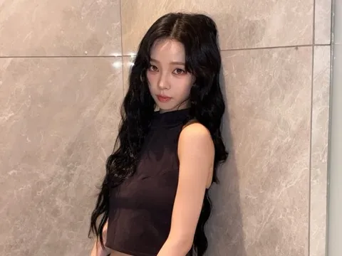 Karina (aespa) khoe cơ bụng săn chắc, 'đốn tim' fan