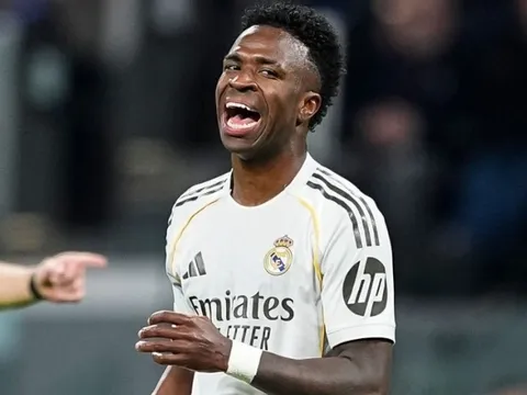 Vinicius làm nên lịch sử