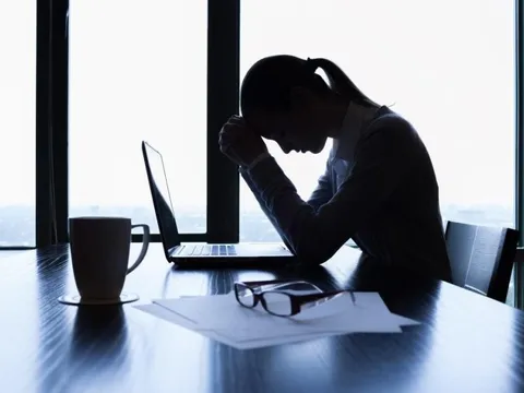 Từ 15 phút xuống chưa đầy 60 giây: Nhân viên văn phòng Việt Nam có đối mặt thách thức sa thải với AI của FPT?