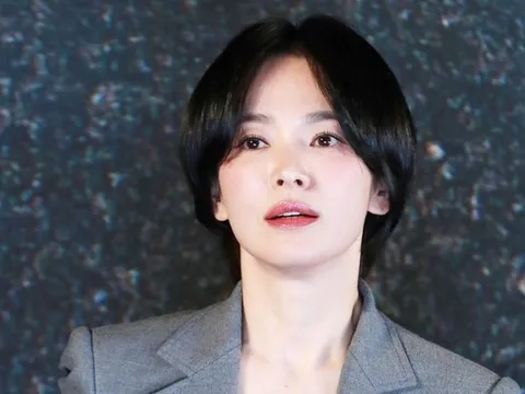 Bức ảnh Song Hye Kyo không lộ mặt nhưng vẫn gây xôn xao vì một chi tiết