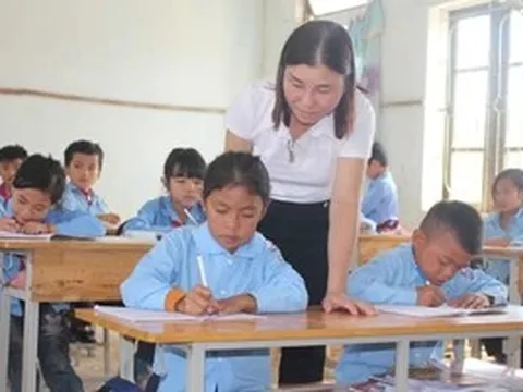 Giải bài toán điều chuyển giáo viên