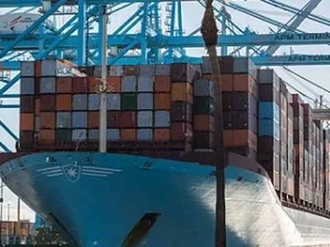 Thâm hụt thương mại của Mỹ giảm mạnh hơn dự báo, Canada ghi nhận một khởi đầu 'mong manh'