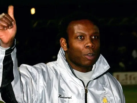 Vị HLV bị sa thải chỉ sau 10 phút ở bóng đá Anh