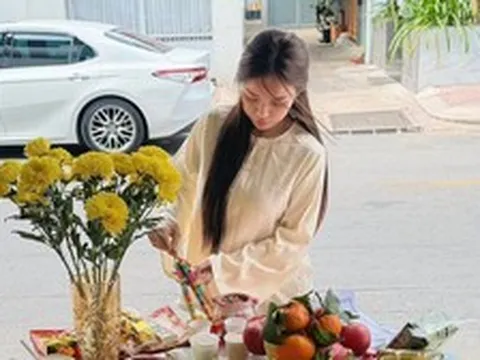 Mẹ đơn thân có 2 con riêng si mê nam ca sĩ Việt nổi tiếng, đăng loạt status gây chú ý