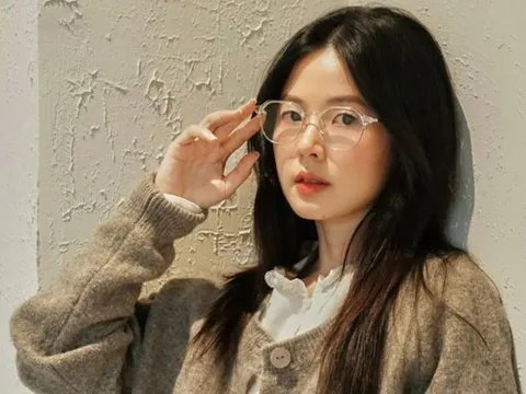 Visual 'hack tuổi' gây thương nhớ của Midu khi lên giảng đường