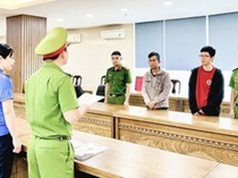 Mở nhiều tài khoản ngân hàng đứng tên hộ kinh doanh rồi liên tục chuyển, rút hơn 2.000 tỷ đồng: Công an điều tra 2 người đàn ông Đà Nẵng