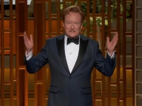 MC Conan O'Brien 'cà khịa' Timothée Chalamet ngay trên sân khấu Oscar 2026