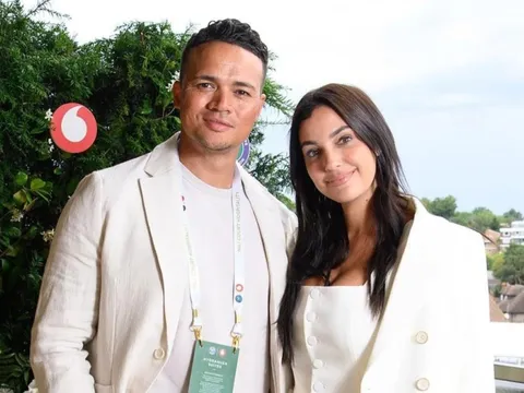 Cựu tuyển thủ Anh lụn bại vì tin nhắn nhạy cảm