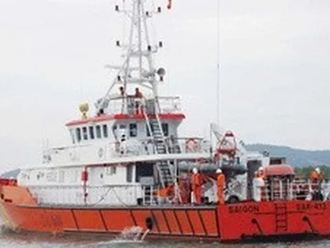 Giải cứu thành công thuyền viên tàu vận tải bị chìm trên biển