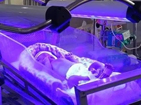 Bé trai có nhóm máu 'hiếm của hiếm' khiến bác sĩ TP.HCM lặng người