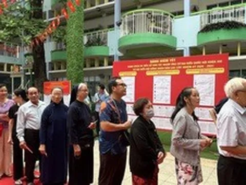 Nhiều điểm bỏ phiếu ghi nhận số lượng cử tri đi bỏ phiếu đông từ giờ đầu tiên