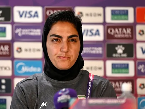 Cầu thủ nữ Iran lần lượt trở về nước