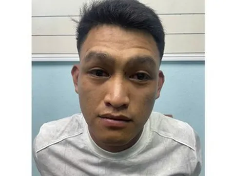 Đang cắt rau, người phụ nữ bị nam thanh niên siết cổ rồi cướp vàng