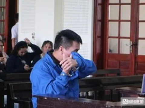 Giọt nước mắt muộn màng của người chồng “níu kéo” vợ bằng dao