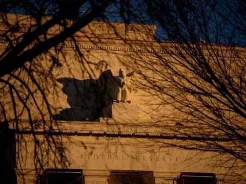 Kinh tế Mỹ: Fed 'đứng giữa hai dòng' trước cuộc khủng hoảng dầu mỏ lớn nhất trong gần sáu thập kỷ