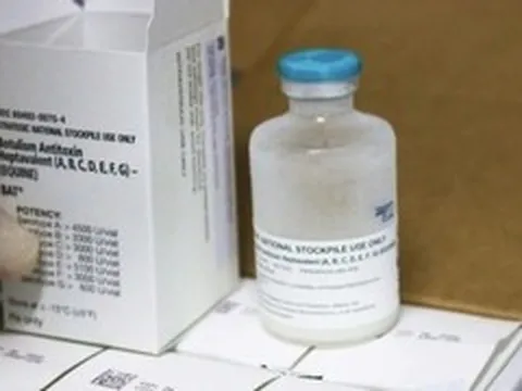 Ai chi 40.000 USD đưa 5 lọ thuốc giải độc quý như vàng về Đà Nẵng?