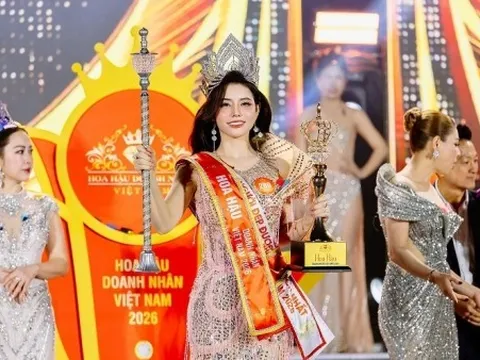Người đẹp Nguyễn Hoàng Vân đăng quang Hoa hậu Doanh nhân Việt Nam 2026
