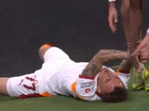 Chấn thương ghê rợn của sao Galatasaray