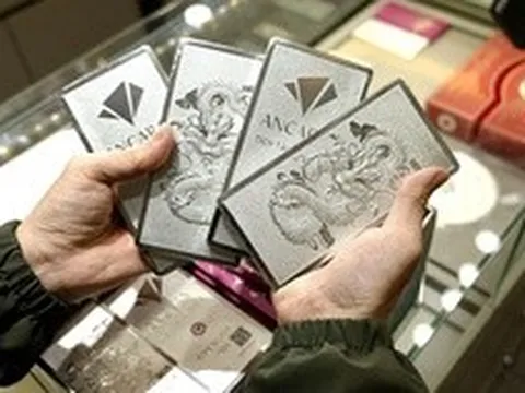 Giá bạc hôm nay 19-3: Thủng mốc 3 triệu đồng/lượng