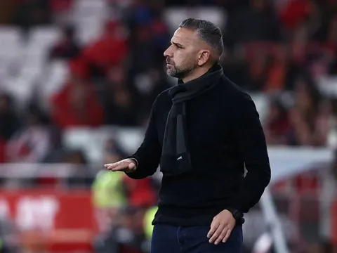 HLV tay mơ thay Amorim tạo kỳ tích 'điên rồ' tại Champions League