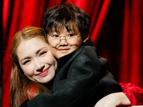 Động thái cứng rắn của Hòa Minzy dành cho con trai