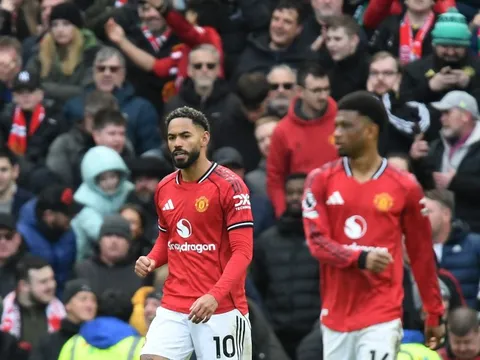 Carrick cảnh báo bài toán chưa từng có của MU