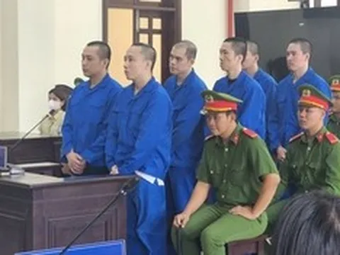 Con trai làm “nội gián”, dàn cảnh giả công an cướp gần 2,3 triệu USD của chính mẹ ruột