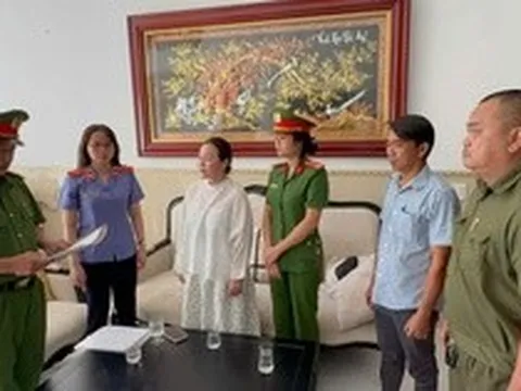CLIP: Công an TPHCM khám xét nhà doanh nhân Nguyễn Ngọc Tiền
