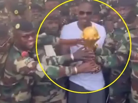 Senegal mang cúp vô địch châu Phi đến căn cứ quân sự