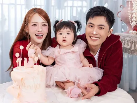 Puka và Gin Tuấn Kiệt lần đầu công khai con gái, netizen xuýt xoa với vẻ đáng yêu của ái nữ