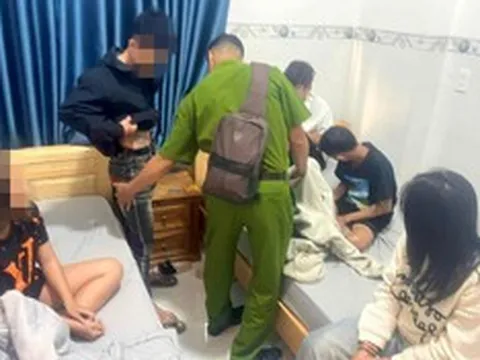 Kết bạn online qua mạng xã hội, nhóm đối tượng rủ nhau vào nhà nghỉ xâm hại 2 bé gái