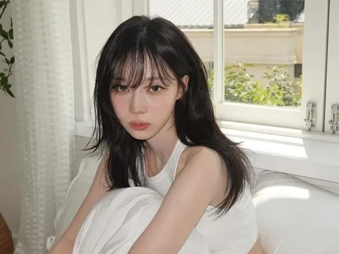 Hành động ấm áp nhận 'mưa lời khen' của Winter (aespa)