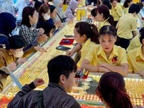 Lỗ nặng khi "đu đỉnh" vàng - bạc