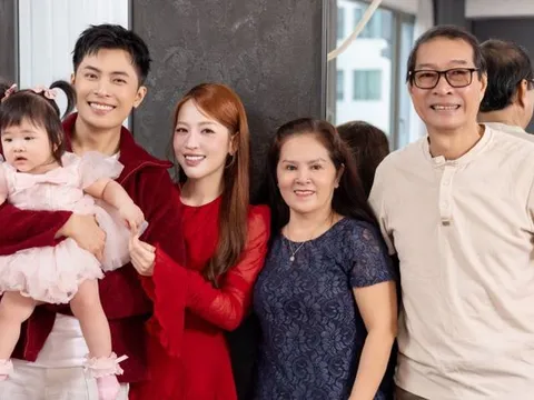 Bố mẹ chồng Puka dự thôi nôi cháu nội, một chi tiết gây chú ý