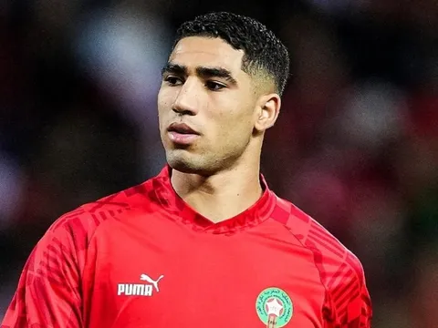 Hakimi từ chối nhận cúp vô địch từ tay Senegal