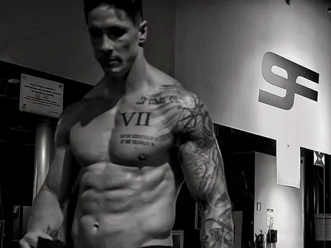 Body tuổi 42 gây kinh ngạc của Torres