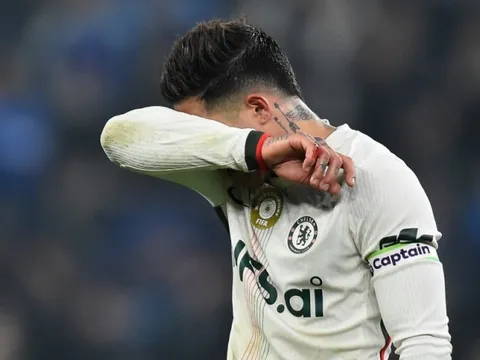 Chelsea rơi tự do