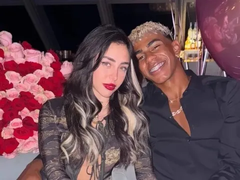 Bạn gái cũ của Yamal kêu cứu