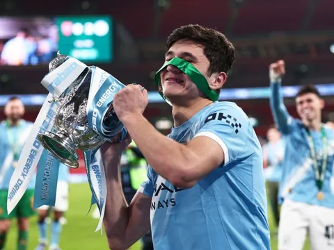 Trung vệ Uzbekistan tạo lịch sử ở Man City