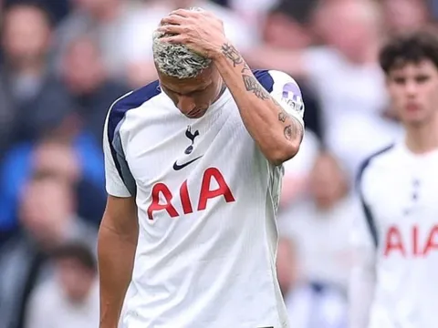 Tottenham rơi xuống đáy vực